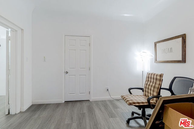 1207 S Harvard Boulevard, Los Angeles CA: https://media.crmls.org/mediaz/33faa512-171b-4f77-8019-5aa41f7da266.jpg