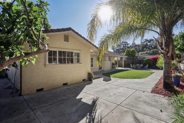 35120 Cardiff Street, Newark CA: https://media.crmls.org/mediaz/33fb348f-6c76-4bdd-a770-dae1e968bf8a.jpg