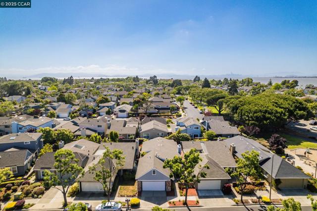 117 Brighton Rd, Alameda CA: https://media.crmls.org/mediaz/33fbfbec-7f5d-4ad0-8da7-cf1bbe1ae146.jpg