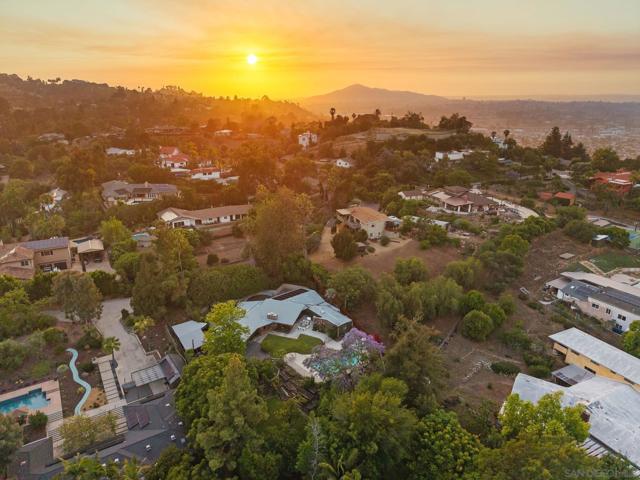 4936 Alzeda Drive, La Mesa CA: https://media.crmls.org/mediaz/33fc7471-3a68-441a-af22-4b77afe44096.jpg