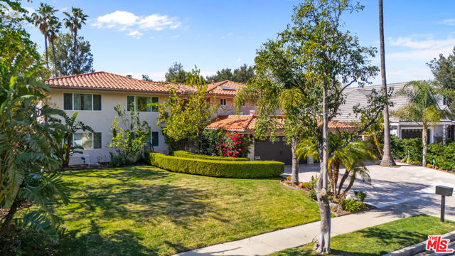 10801 Bothwell Road, Chatsworth CA: https://media.crmls.org/mediaz/33fd082b-0684-42f1-874d-76c48c9d8b27.jpg