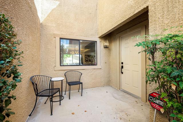 4 Maximo Way, Palm Desert CA: https://media.crmls.org/mediaz/33fd9c75-9460-4323-8466-424c75d2b872.jpg