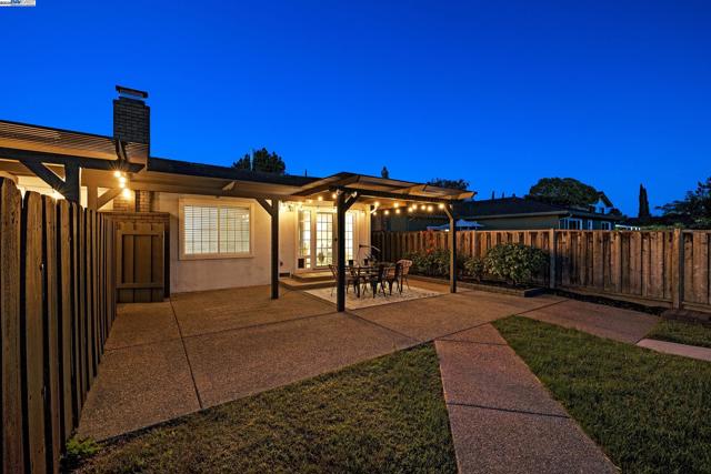 613 Joyce St, Livermore CA: https://media.crmls.org/mediaz/33fdb141-e412-4a6e-aab8-37140f4a1001.jpg