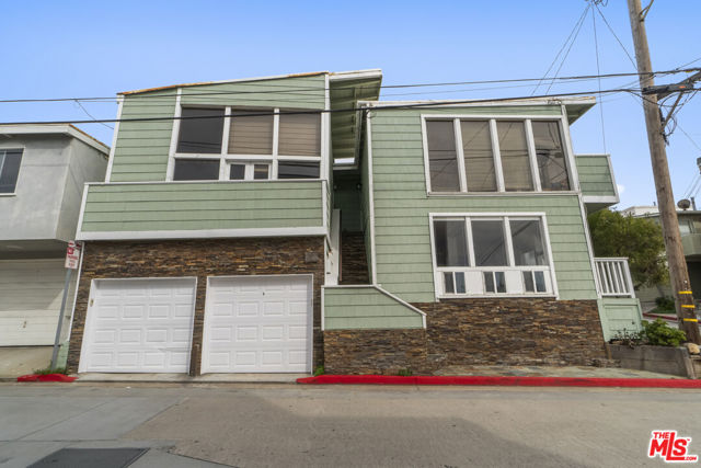 115 44th Street, Manhattan Beach CA: https://media.crmls.org/mediaz/33fdfac0-0faa-4a08-b3a1-d562252119ea.jpg