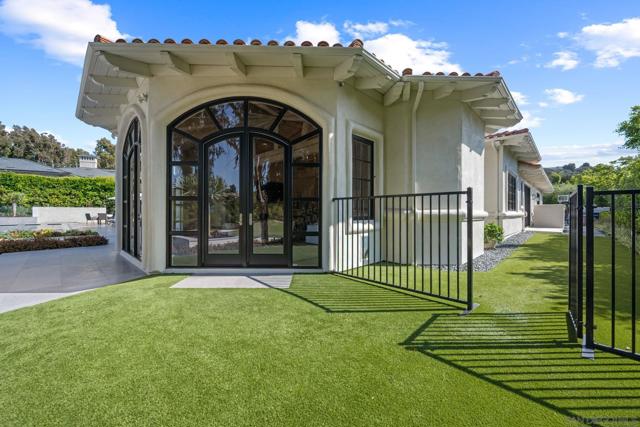 5986 Greensview Ct, Rancho Santa Fe CA: https://media.crmls.org/mediaz/33fdfbe7-e098-439d-bab2-60228d69caf5.jpg