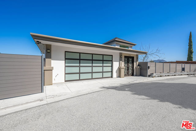 11725 Laurelwood Drive, Studio City CA: https://media.crmls.org/mediaz/33fe6559-e61d-4621-9564-1c7dbd452f58.jpg