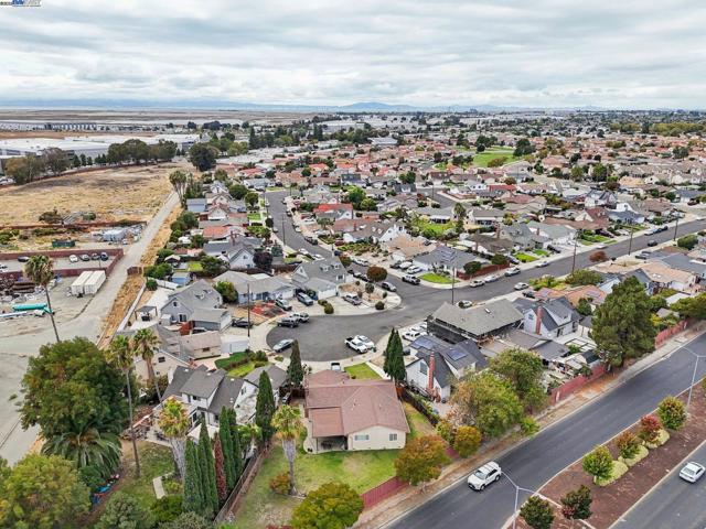 28399 Cubberley Ct, Hayward CA: https://media.crmls.org/mediaz/33ff1482-a448-4c54-8296-463144099bad.jpg