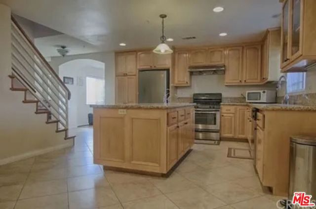 121 E Graves Avenue, Monterey Park CA: https://media.crmls.org/mediaz/33ff37da-2fd4-415e-ad85-c71eb85abfe7.jpg