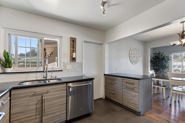 2482 Calle Tres Lomas, Paradise Hills CA: https://media.crmls.org/mediaz/33ff3ee2-8918-4cf9-a1b4-2d48e25f57a8.jpg
