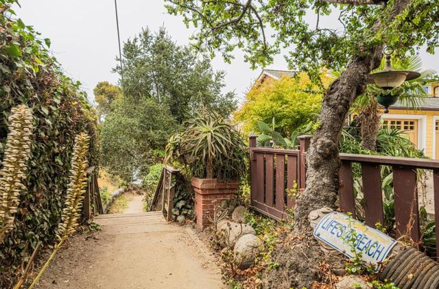 840 Seacliff Drive, Aptos CA: https://media.crmls.org/mediaz/33ff66d2-5e6d-40d4-b50d-a51d1b3434b5.jpg