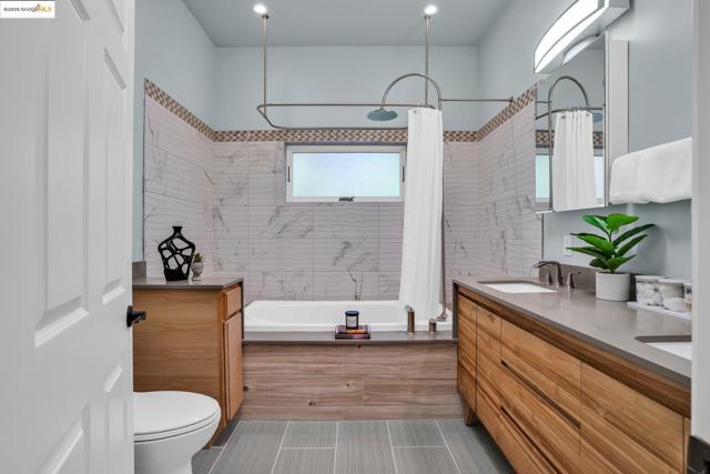 580 Chetwood St., Oakland CA: https://media.crmls.org/mediaz/34004889-fa7d-4db6-8a90-592dc86c5924.jpg