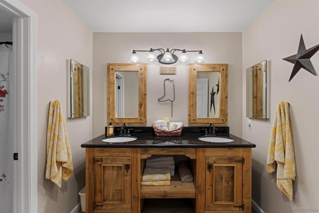 16327 Woodson View Rd, Poway CA: https://media.crmls.org/mediaz/3400c4da-4806-4d8a-9c18-721921421a73.jpg