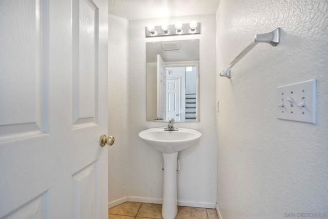 4811 Ventana Way, Oceanside CA: https://media.crmls.org/mediaz/3401b4e1-b466-48a1-af3e-c6e29b91f266.jpg