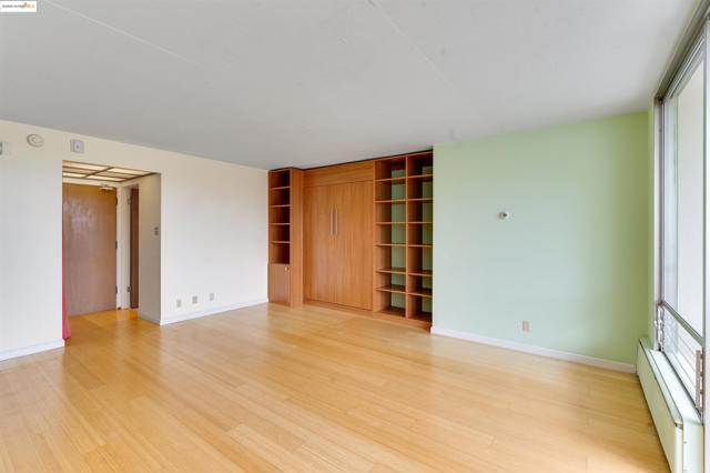 2550 Dana St, Berkeley CA: https://media.crmls.org/mediaz/3402b708-e2f1-40e1-9f74-f725b080ee52.jpg
