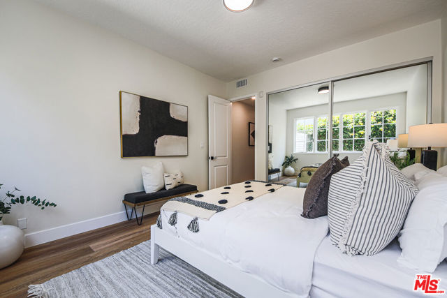 133 S Oakhurst Drive, Beverly Hills CA: https://media.crmls.org/mediaz/3402be8d-03c2-4693-943c-d43e537521a0.jpg