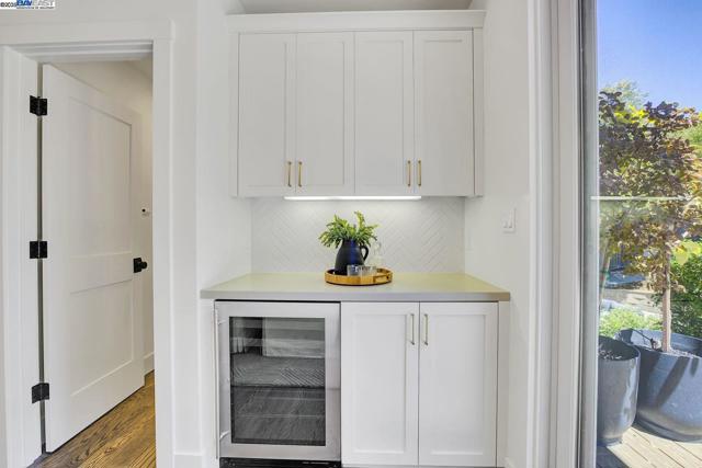 382 Castello Rd, Lafayette CA: https://media.crmls.org/mediaz/3402cdec-9d73-4831-9d9a-5ad18b2d0210.jpg
