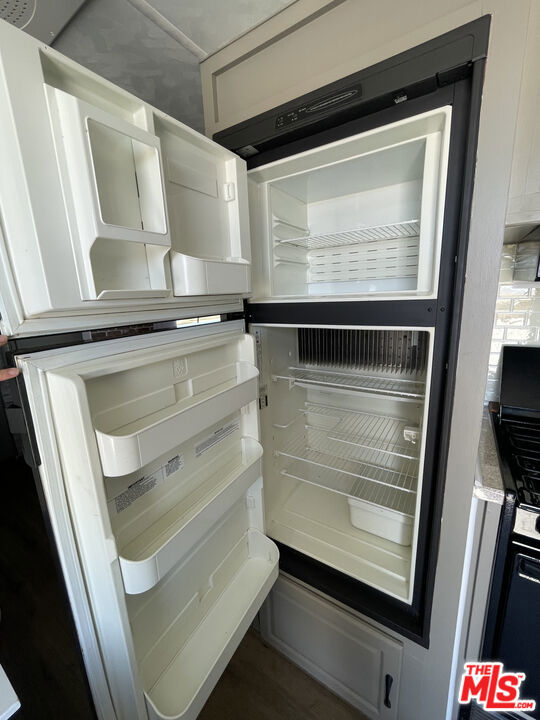 55 E Avenue D4, Lancaster CA: https://media.crmls.org/mediaz/34030196-55ef-4f06-aed3-13b4dad13e56.jpg