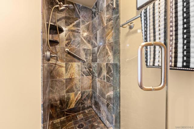 200 Harbor Dr, San Diego CA: https://media.crmls.org/mediaz/340344f0-11c6-4252-821a-3c3efe697925.jpg
