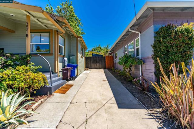 3018 Courtland Ave, Oakland CA: https://media.crmls.org/mediaz/3403d620-d587-4e0a-bf25-1d412270edff.jpg