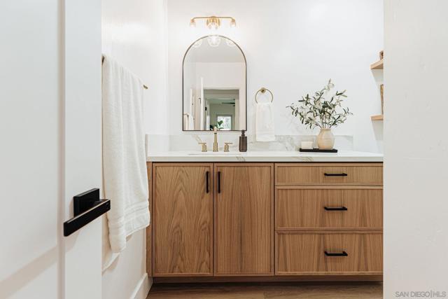 4033 S Hempstead Cir, San Diego CA: https://media.crmls.org/mediaz/3403e7c0-32cc-436d-9f0e-df25ead4a025.jpg