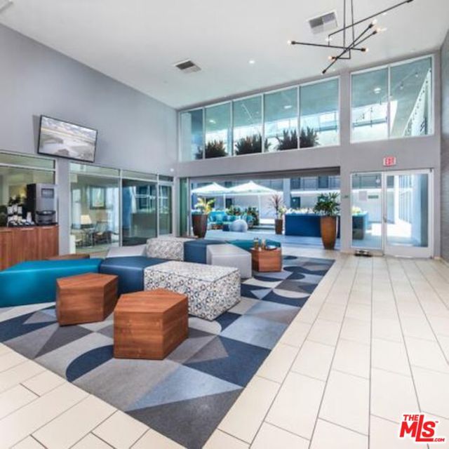 245 PINE Avenue, Long Beach CA: https://media.crmls.org/mediaz/34041915-0467-420b-ab26-9ec1410976df.jpg