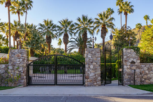 457 W Hermosa Place, Palm Springs, CA 92262