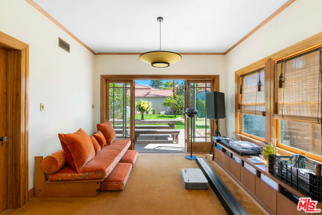 1672 Buckingham Road, Los Angeles CA: https://media.crmls.org/mediaz/340449af-b78b-46ac-a47b-44165e08e135.jpg