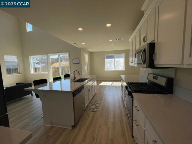 5541 Promontory Way, Antioch CA: https://media.crmls.org/mediaz/340456f4-3e24-4984-b3fc-4d2074e5c990.jpg