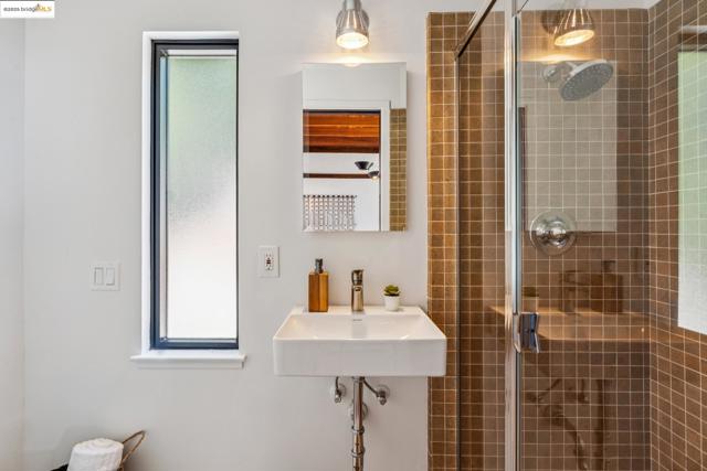690 PANORAMIC WAY, Berkeley CA: https://media.crmls.org/mediaz/34048eea-9534-41a1-9dcb-abbfaad80819.jpg