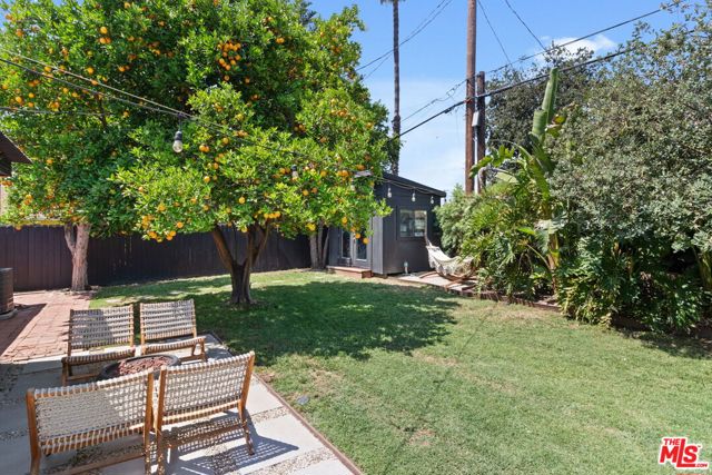 7339 Lasaine Avenue, Van Nuys CA: https://media.crmls.org/mediaz/34048f69-2adb-4c51-881a-d65f71ba8bac.jpg