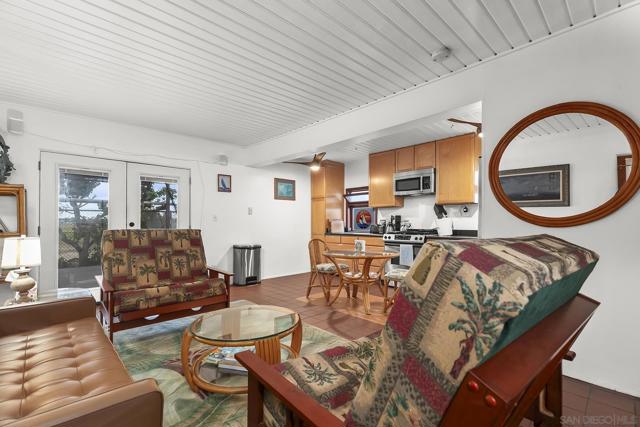 5038 40 W Point Loma Blvd, San Diego CA: https://media.crmls.org/mediaz/34049332-702c-428d-a5b1-9d1cfa9132b8.jpg