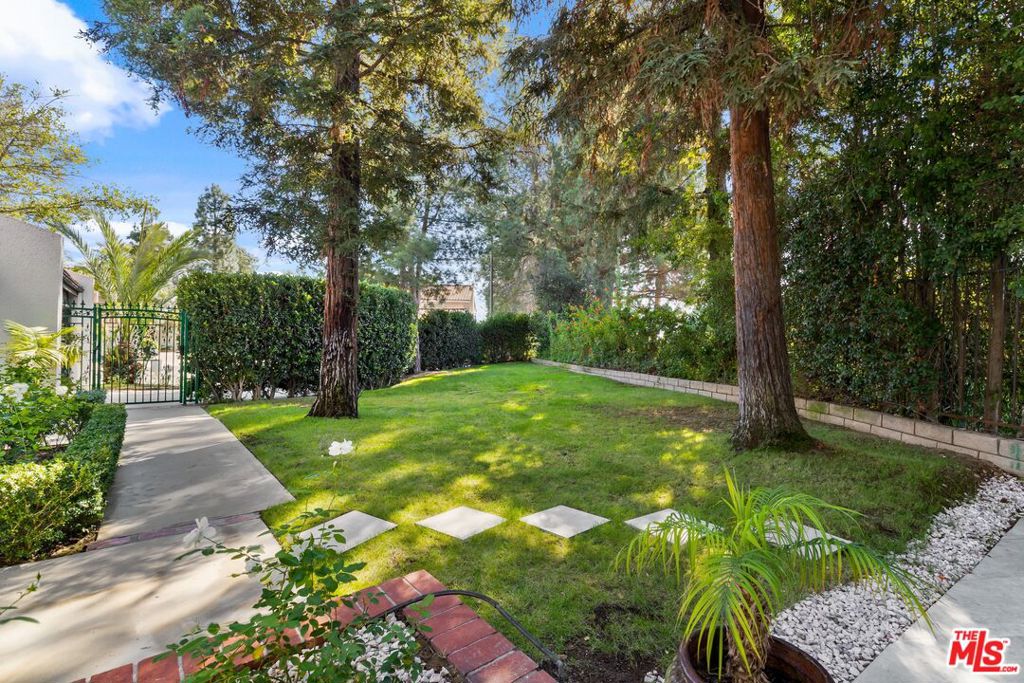 10541 Clearwood Court, Los Angeles, CA 90077