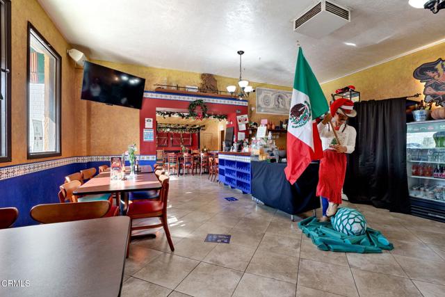155 E 7th Street, Oxnard CA: https://media.crmls.org/mediaz/34059389-e5bb-4ac8-a192-19bc39a63944.jpg