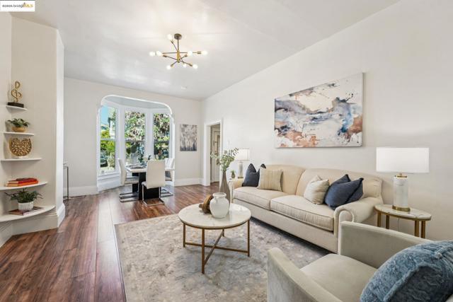 1549 5Th Ave, Oakland CA: https://media.crmls.org/mediaz/3405ba58-7049-49b0-834a-9947f7920a05.jpg