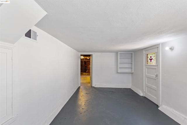 1351 Carlotta Ave, Berkeley CA: https://media.crmls.org/mediaz/3405bbb3-0dc3-4465-9337-d3723fff2340.jpg