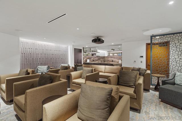 888 W E St, San Diego CA: https://media.crmls.org/mediaz/3405e8df-304e-4b37-9ae7-77e81b43135e.jpg