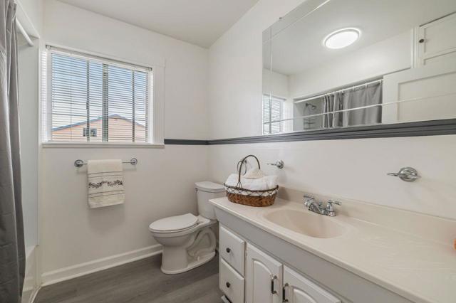1490 Cabrillo Highway, Half Moon Bay CA: https://media.crmls.org/mediaz/3405f04c-54aa-45b3-b7d2-70df7bec4284.jpg