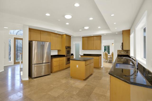 Detail Gallery Image 12 of 44 For 14710 via Del Canon, Del Mar,  CA 92014 - 5 Beds | 5 Baths