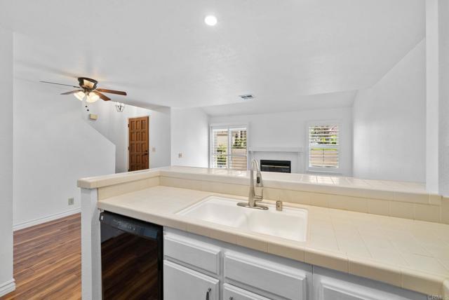7636 Palmilla Drive, San Diego CA: https://media.crmls.org/mediaz/340666ab-53f1-4e28-a4a6-9e8fb6cc6f4a.jpg