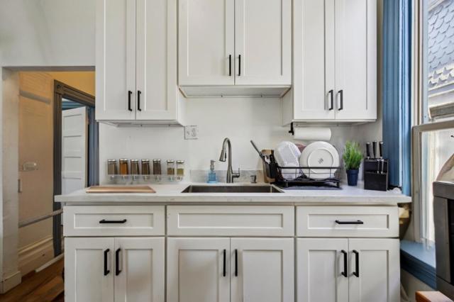 592 22nd Street, Oakland CA: https://media.crmls.org/mediaz/3406824c-0fc4-4831-b398-5991cb898195.jpg