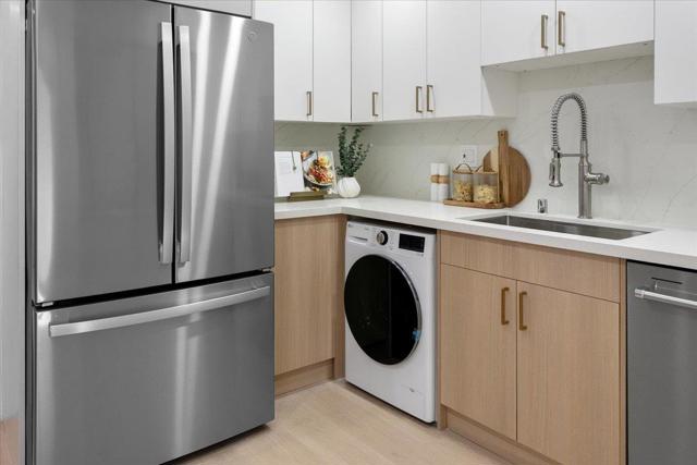 762 University Avenue, Palo Alto CA: https://media.crmls.org/mediaz/3406ef9b-62fb-4532-89b4-8b8826c10cc2.jpg
