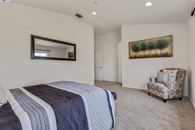 34906 Herringbone Ct, Union City CA: https://media.crmls.org/mediaz/3407422b-1a93-4b5b-95f2-7e9960637e6f.jpg