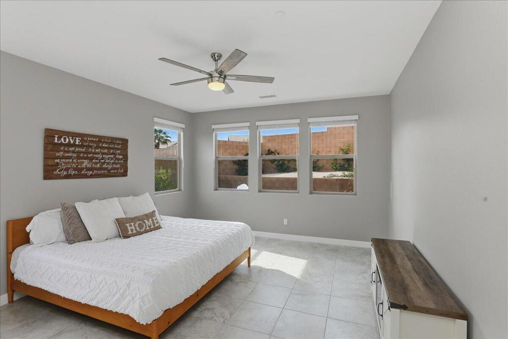 https://media.crmls.org/mediaz/34074467-5890-44f3-85ae-9860353bd0cd.jpg?preset=X-Large