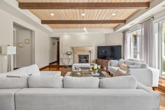 17941 Vista Lomas Dr, Poway CA: https://media.crmls.org/mediaz/3407faeb-2275-41ae-833e-937014f0a0c6.jpg