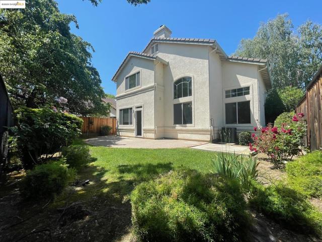 538 Apple Hill Dr, Brentwood CA: https://media.crmls.org/mediaz/340826ae-6c06-4925-8c1f-f48e540bc59c.jpg