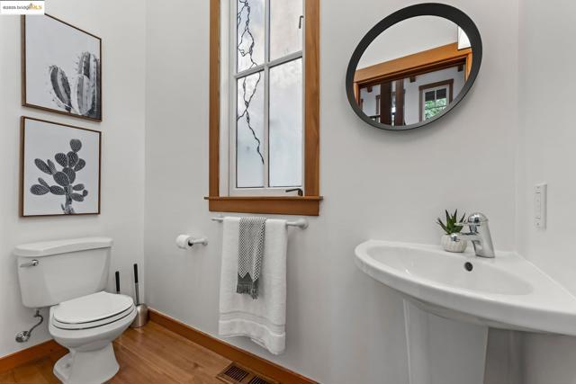 105 Vicente, Berkeley CA: https://media.crmls.org/mediaz/34094206-6d32-4429-95d9-60ba202eb2dc.jpg
