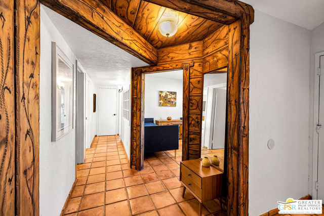 525 W Sunshine Circle, Palm Springs, CA 92264