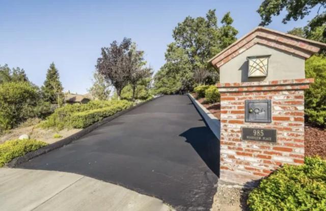985 Woodview Place, San Jose CA: https://media.crmls.org/mediaz/3409d21f-3058-416f-a4f9-fedada99f8b0.jpg