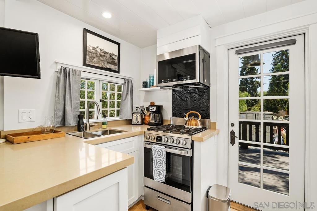 MLS #250038045SD image #16