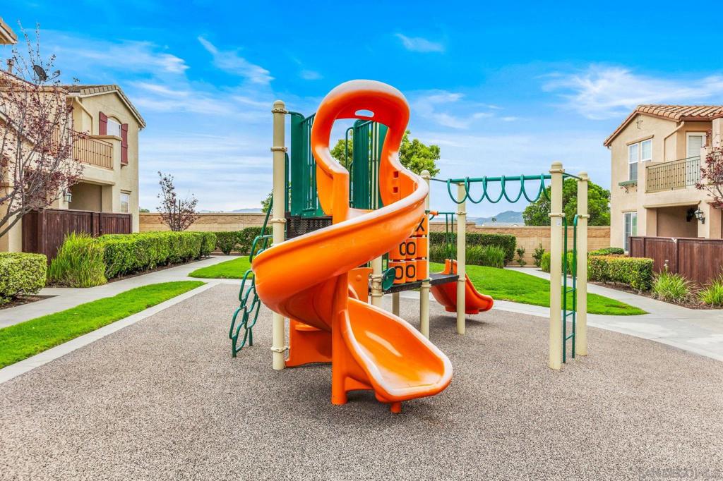 https://media.crmls.org/mediaz/340b7bc5-8e83-409a-8bd7-3cb45cb16064.jpg?preset=X-Large
